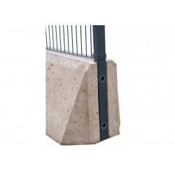 Concrete barrier for separating traffic areas 2.50 m